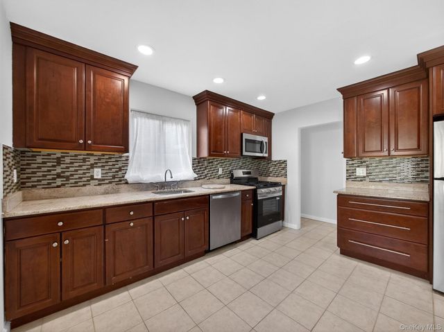 180 W Washington Avenue, Pearl River, NY 10965