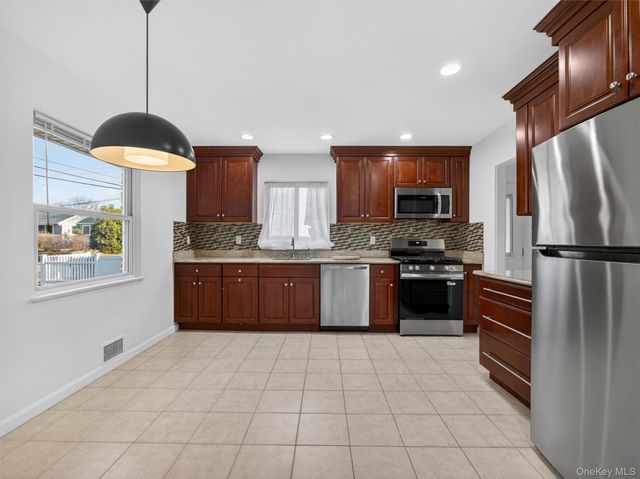 180 W Washington Avenue, Pearl River, NY 10965