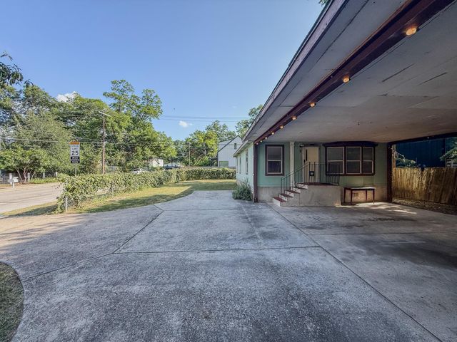 2015 Holly ST, Austin, TX 78702