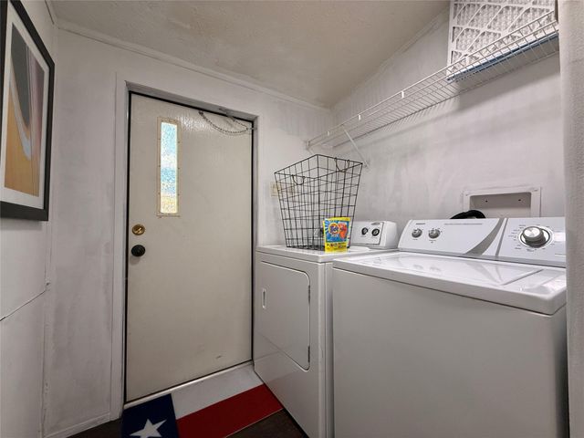 2015 Holly ST, Austin, TX 78702