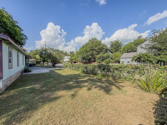 2015 Holly ST, Austin, TX 78702