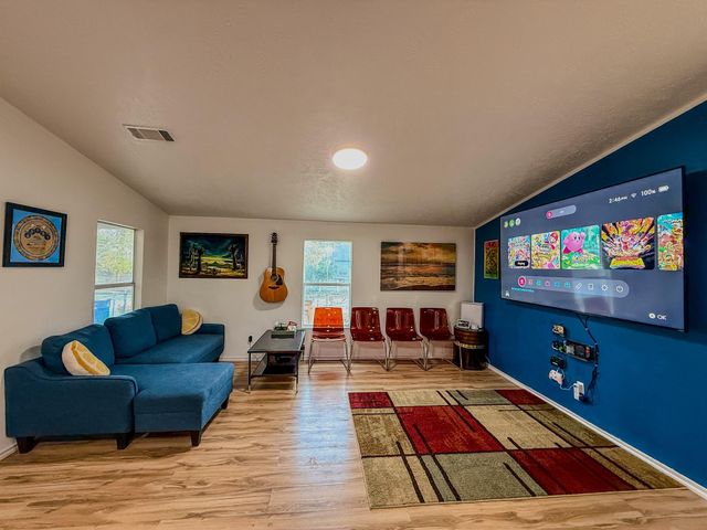2015 Holly ST, Austin, TX 78702