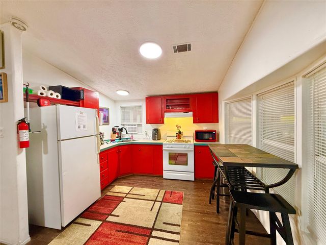 2015 Holly ST, Austin, TX 78702