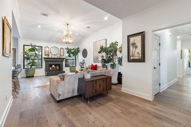 120 Oak Springs DR, Dripping Springs, TX 78620