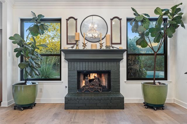 120 Oak Springs DR, Dripping Springs, TX 78620