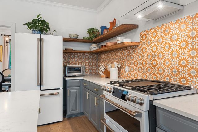 120 Oak Springs DR, Dripping Springs, TX 78620