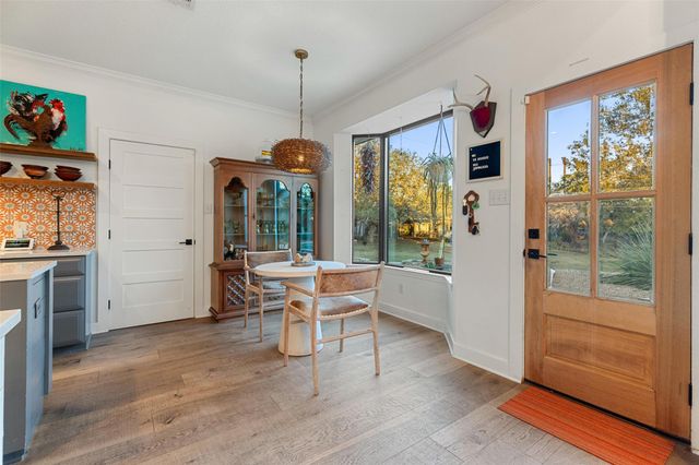 120 Oak Springs DR, Dripping Springs, TX 78620