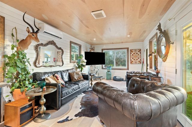 120 Oak Springs DR, Dripping Springs, TX 78620