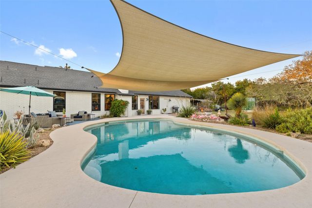 120 Oak Springs DR, Dripping Springs, TX 78620