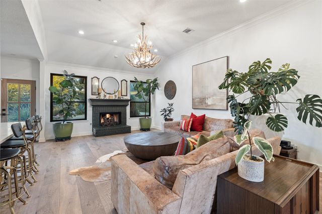 120 Oak Springs DR, Dripping Springs, TX 78620