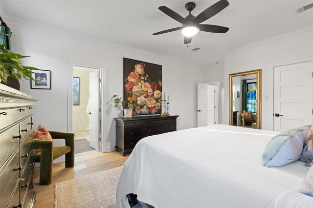 120 Oak Springs DR, Dripping Springs, TX 78620