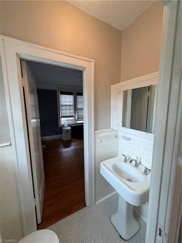 828 N Elm Street E4, Greensboro, NC 27401
