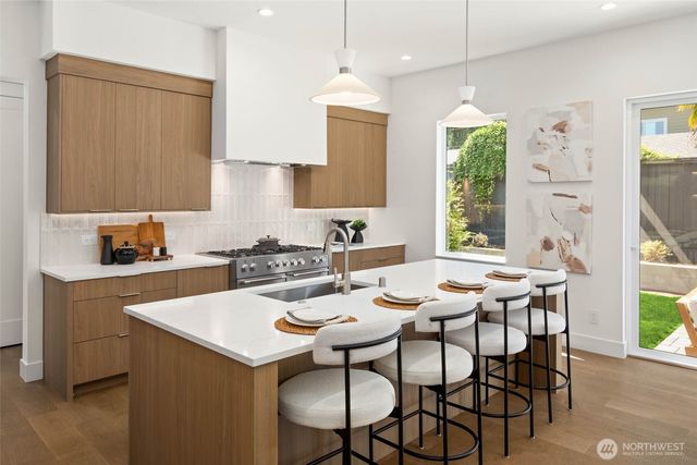 1255 169th Avenue NE, Bellevue, WA 98008