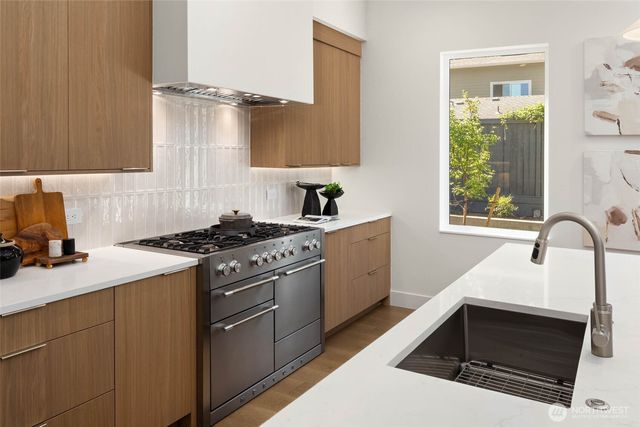 1255 169th Avenue NE, Bellevue, WA 98008