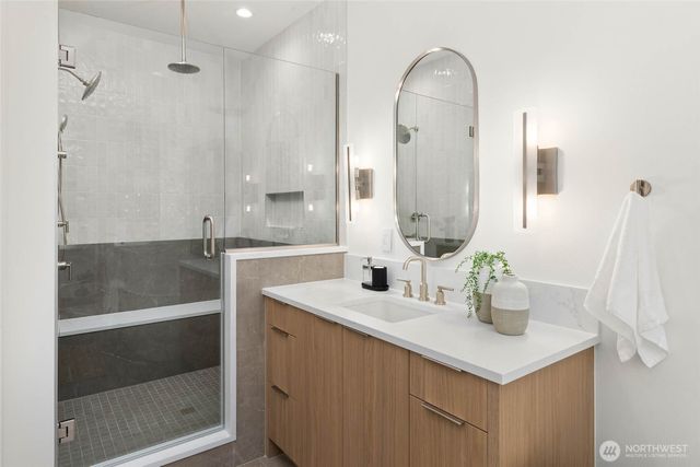 1255 169th Avenue NE, Bellevue, WA 98008