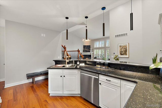 4404 Navin Field Lane, Troy, MI 48085