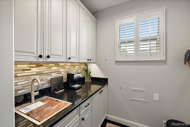 4404 Navin Field Lane, Troy, MI 48085