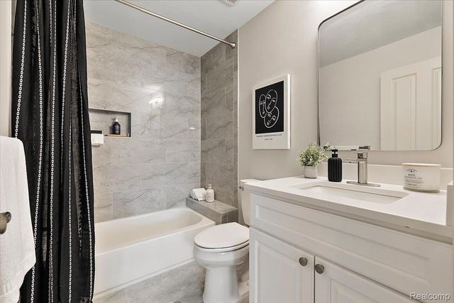 4404 Navin Field Lane, Troy, MI 48085