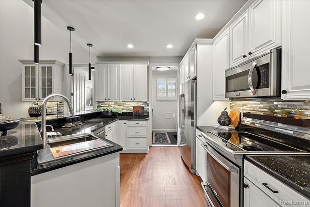 4404 Navin Field Lane, Troy, MI 48085