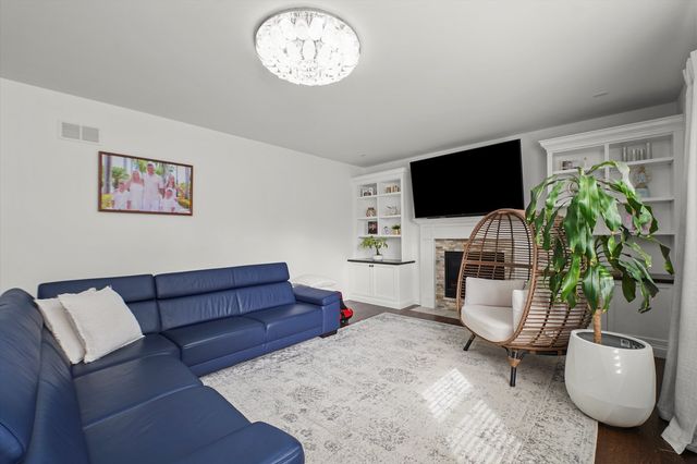 15303 S Oak Run Court, Lockport, IL 60441