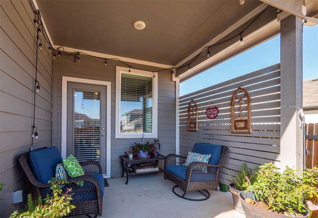 208 Greens Bayou TRL, Hutto, TX 78634