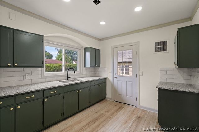 2705 Charlestown Road, New Albany, IN 47150