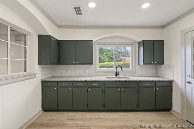 2705 Charlestown Road, New Albany, IN 47150
