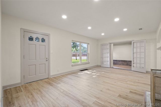 2705 Charlestown Road, New Albany, IN 47150