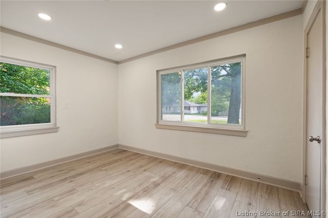 2705 Charlestown Road, New Albany, IN 47150