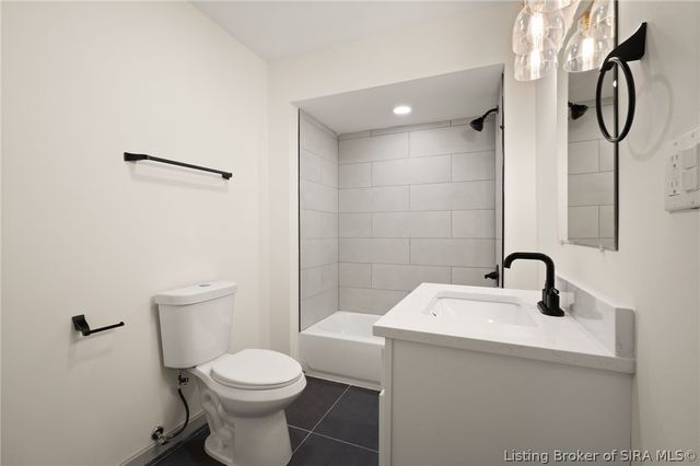 2705 Charlestown Road, New Albany, IN 47150