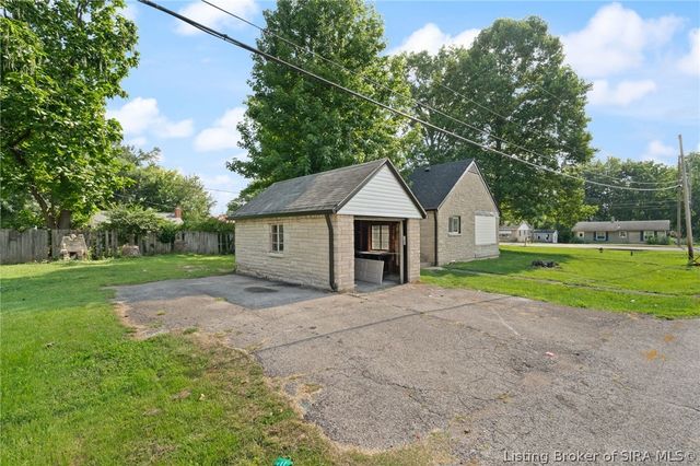 2705 Charlestown Road, New Albany, IN 47150