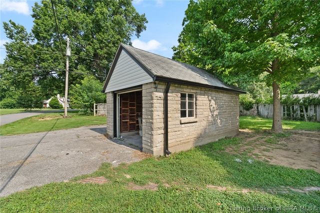 2705 Charlestown Road, New Albany, IN 47150