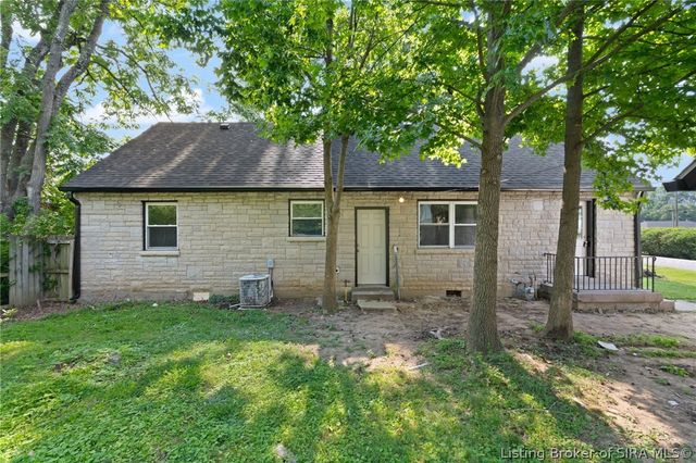 2705 Charlestown Road, New Albany, IN 47150