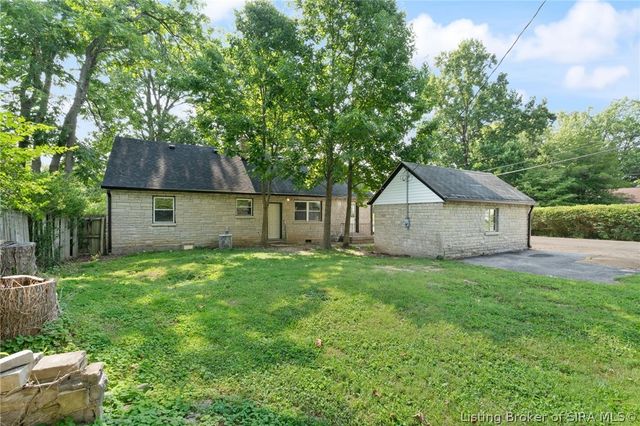2705 Charlestown Road, New Albany, IN 47150