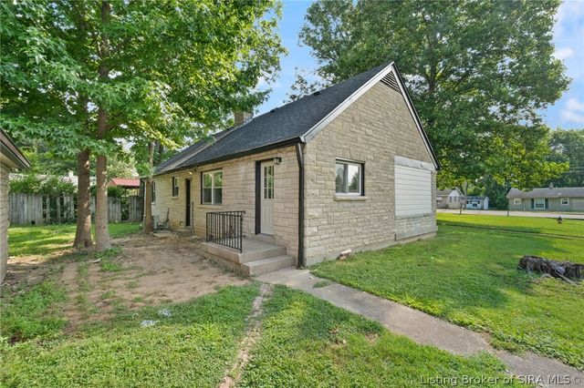 2705 Charlestown Road, New Albany, IN 47150