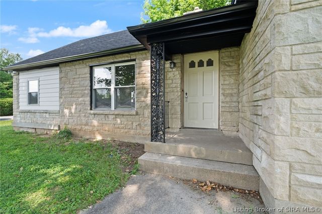 2705 Charlestown Road, New Albany, IN 47150