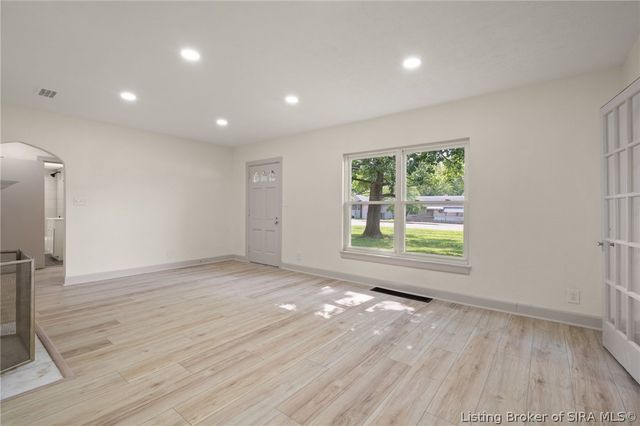 2705 Charlestown Road, New Albany, IN 47150