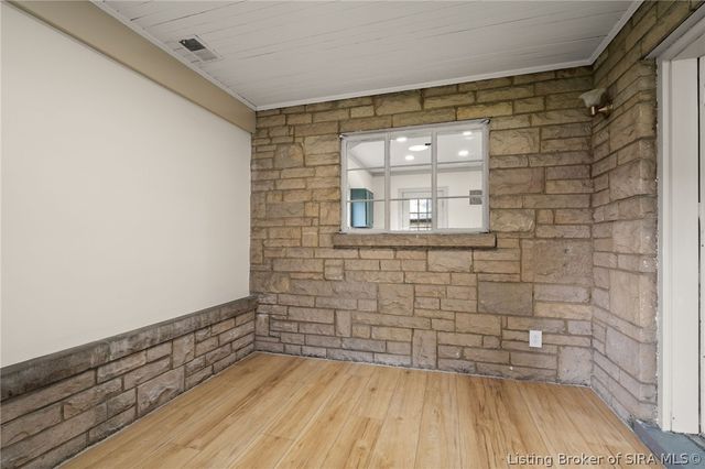 2705 Charlestown Road, New Albany, IN 47150