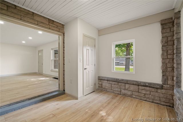 2705 Charlestown Road, New Albany, IN 47150