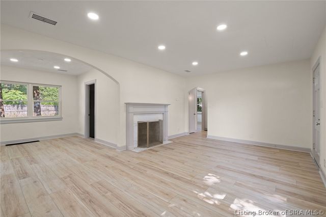 2705 Charlestown Road, New Albany, IN 47150