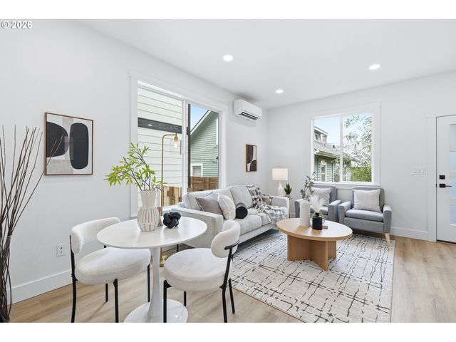 528 S TEXAS St, Portland, OR 97219