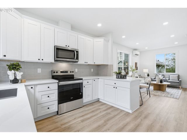 528 S TEXAS St, Portland, OR 97219