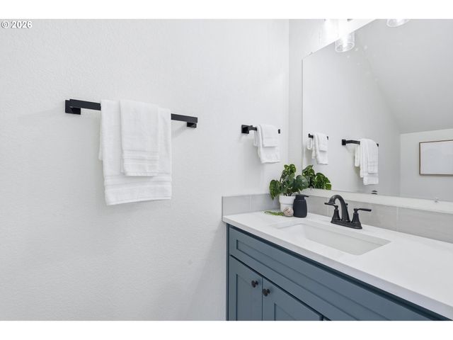 528 S TEXAS St, Portland, OR 97219