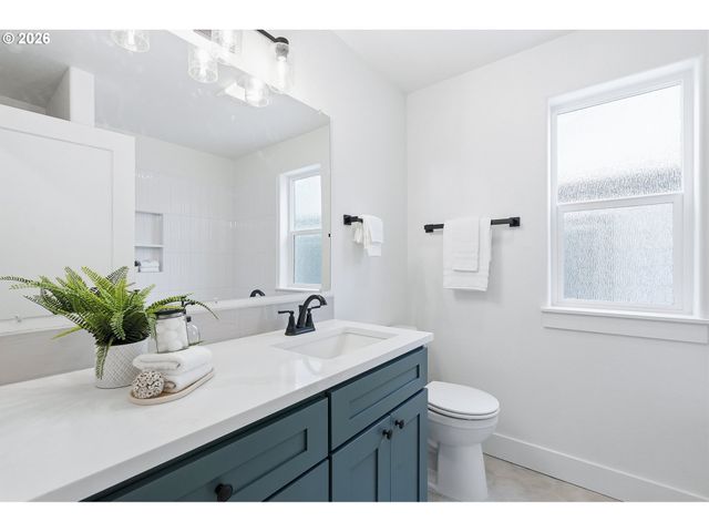 528 S TEXAS St, Portland, OR 97219