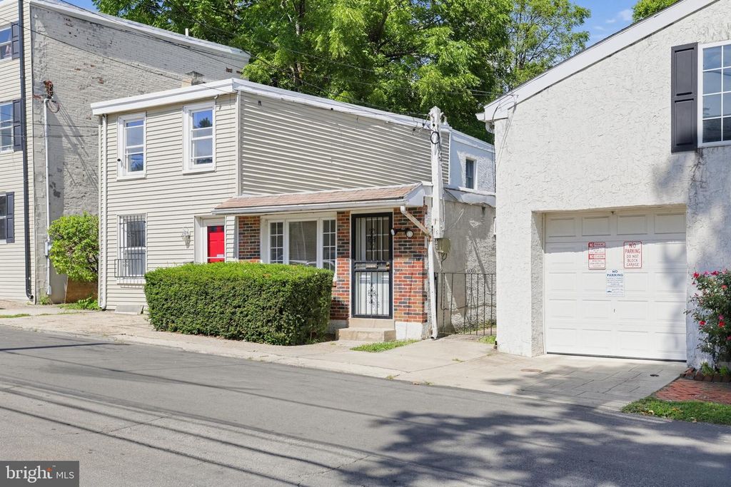 325 E BASIN ST, NORRISTOWN, PA 19401 — exterior