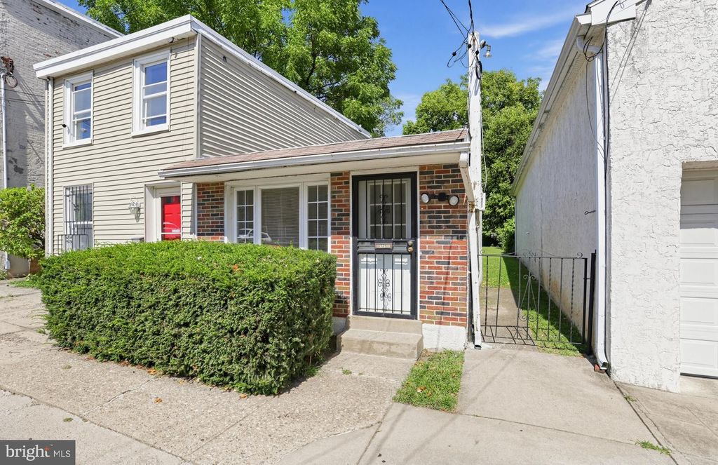 325 E BASIN ST, NORRISTOWN, PA 19401 — photo 2