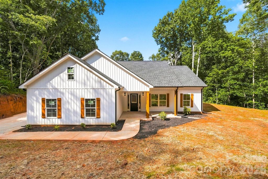 1694 Parsonage Lane, Newton, NC 28658