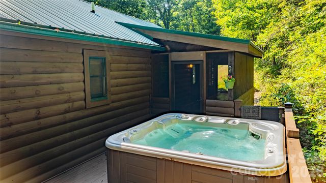 174 Nix Creek Road, Canton, NC 28716