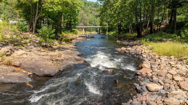 174 Nix Creek Road, Canton, NC 28716