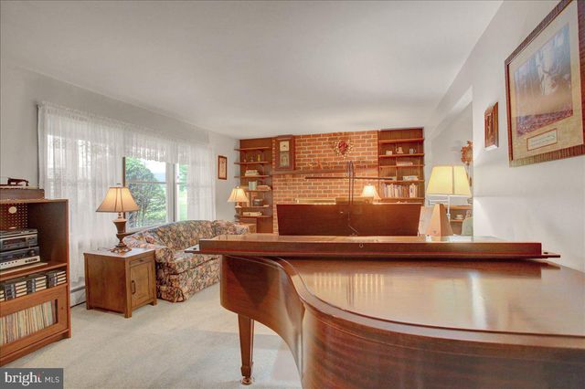 109 CAPITOL HILL RD, Dillsburg, PA 17019